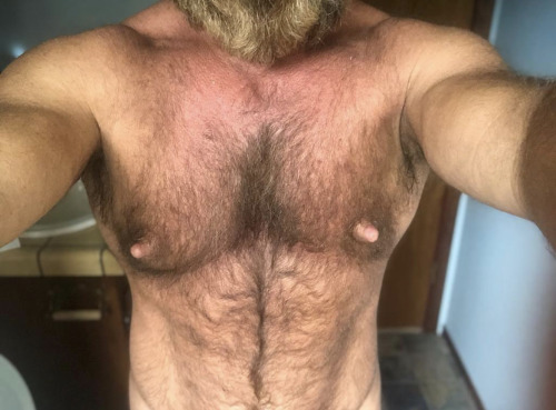 argentumbarbatum:hotdaddysyeah:lovely nipples 