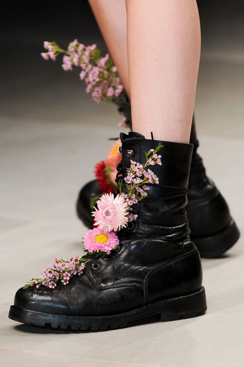 lastfashionhero:Ashish Spring/Summer 2012 details