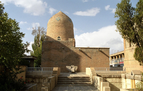 tzilahjewishcultureandhistory:Tomb of Esther and Mordechai in Hamadan, Iran.The mausoleum housing th
