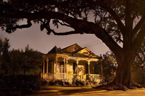 yearof76: lavenderwaterwitch: mymodernmet: Louisiana-based photographer Frank Relle captures the nig