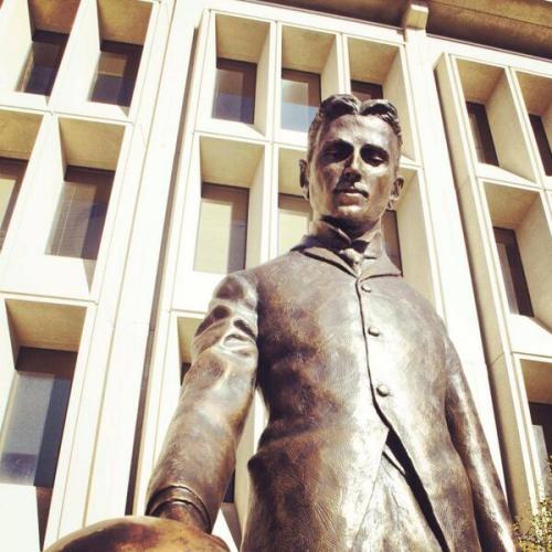 tertiairy:sixpenceee:There’s a Nikola Tesla Statue That Provides Free Wi-FiNikola Tesla, one of the 