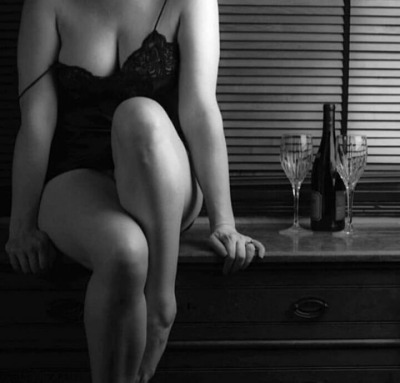 lady-autumn:Just you,me &amp; wine..🍷