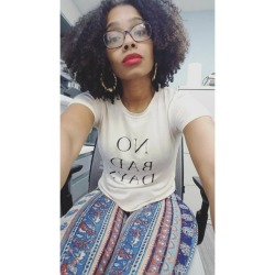 luvisblack:  #LuvIsBlack #BeautifulBlackWoman #FroFriday #TimelineQueen #GlassesAreSexy