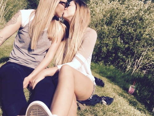 the-inspired-lesbian: lesbianlovely: Say you’ll never let me go Find yourself a galpal on HER