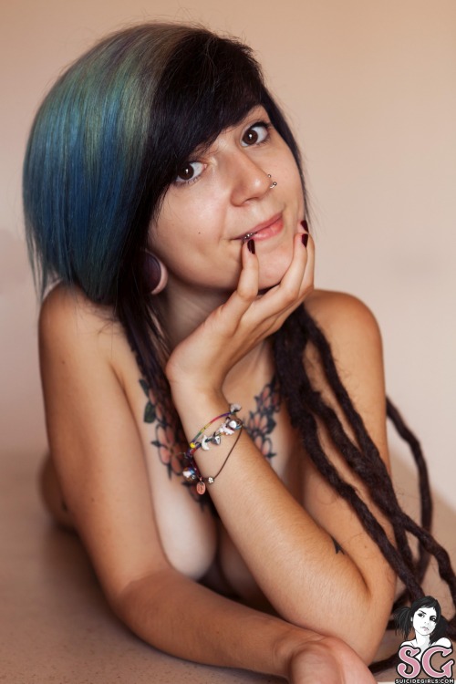 XXX beautifulgirlsmakemesuicidal:  Pandub Suicide  photo