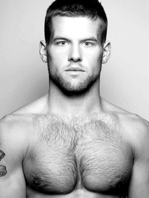 aguywholikesguys:  jeffandnatelike:  Find more at jeffandnatelike ;)  Follow me for dicks, sports and menhttp://aguywholikesguys.tumblr.com  Tom Brady look a like?