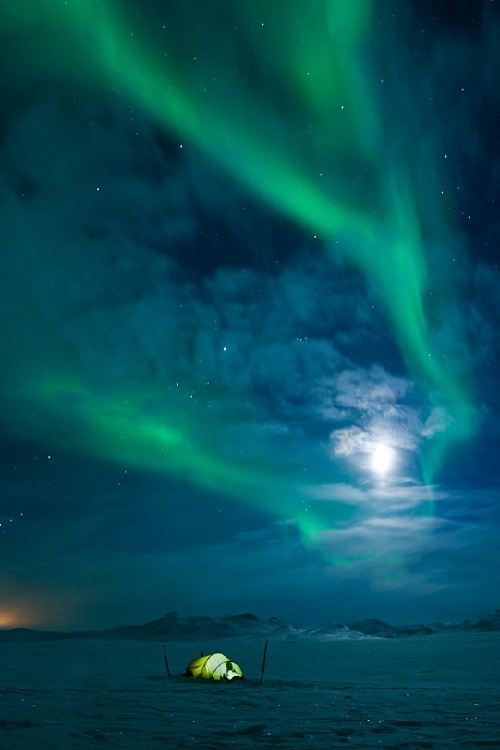 ponderation:  Under the night sky by LarsMathisen  