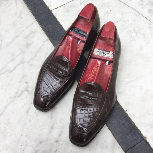 The Fresco loafer in dark brown alligator on the KN14 last #madetoorder #shoeporn #gazianogirling #g