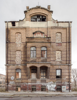 riot36:  Awaiting by Sascha Nau Leipzig got a lot of attention in the last years. Many people are visiting the city each year and many of those are deciding to stay. Buildings that were abandoned after the collapse of the GDR are now being rebuild and