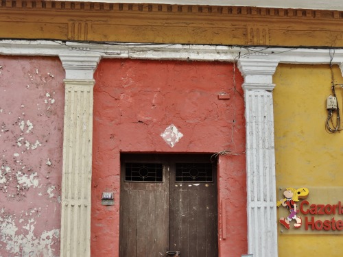 Las puertas de Arequipa I - Hostal, Centro historico, Arequipa, Perú, 2017.