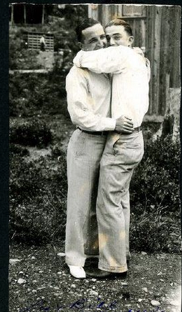 teratomarty:  muffdiver:  kawaiinchesters:  really old vintage photos of homosexual couples  See the rest, they’re all amazing.  Reblogging for sharp old butches in suits. 