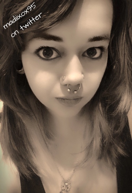naughtyinkedangel:  Evening ✌️