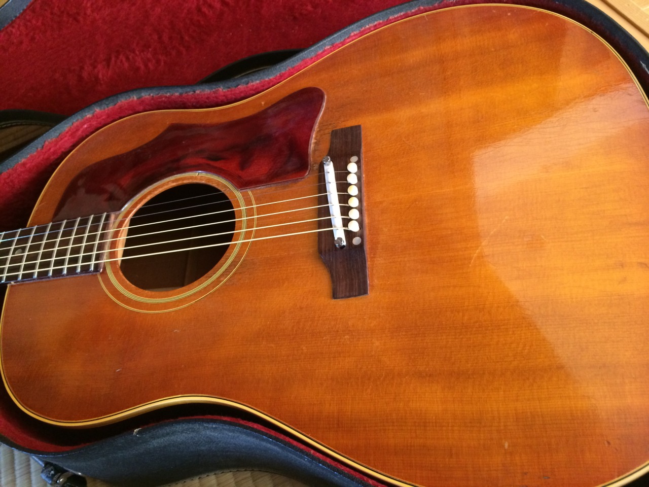 ギター工房ヴォイジャーギターズ — Gibsonギター修理 J-45 ADJ 
