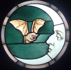 granny-witch:https://pin.it/makm2qoyg7w2fz Moon and bat stained glass