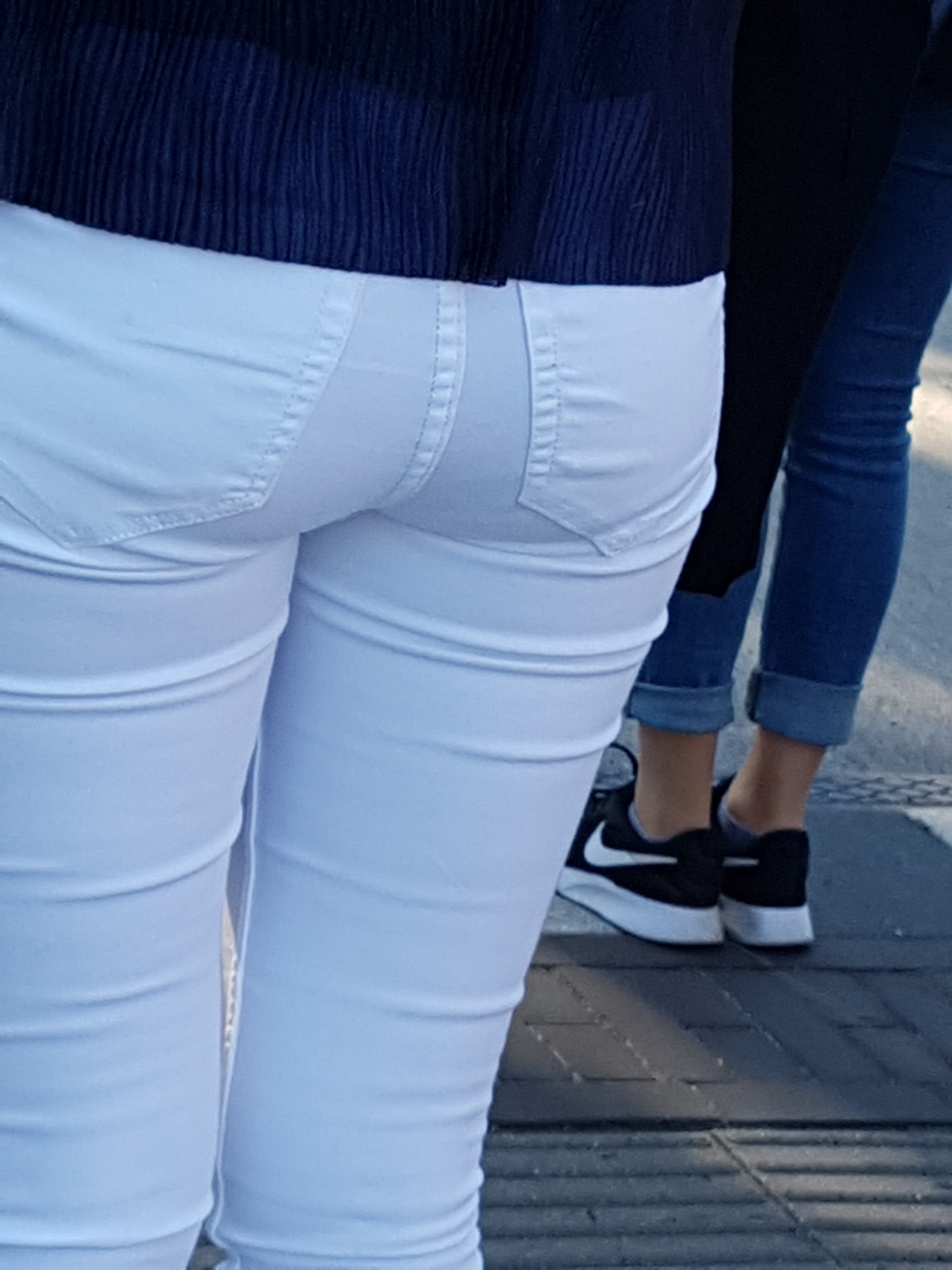 Sexy Girls Bending Over In Tight Jeans 