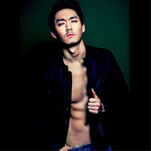 yumyumasianhunks:  yum yum Asian hunks. check out my blog