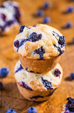 sweetoothgirl:  Skinny Blueberry Muffins 