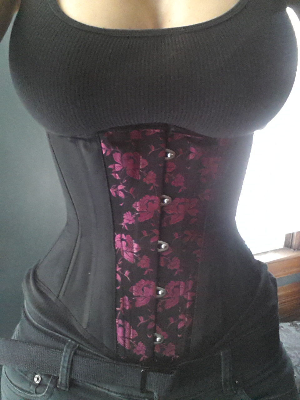 Day one of seasoning my new Mystic City 18 corset! : r/corsets