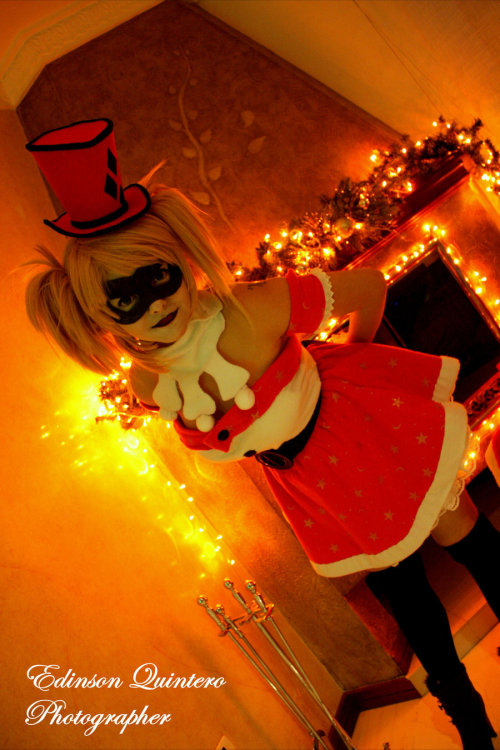 ladies-of-cosplay:  Victorian Harley Quinn cosplay 