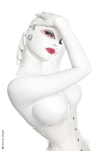 latx247:  Innocent… #rubberwhore