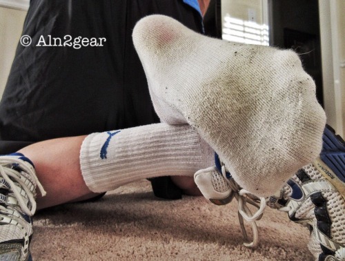 aln2gearsws:Received a generous package of assorted socks new to used in the mail today from a fellow tumblr that I have bromance feelings toward! Yer awesome stud! Luv ya buddy! 👊❤️❤️❤️
