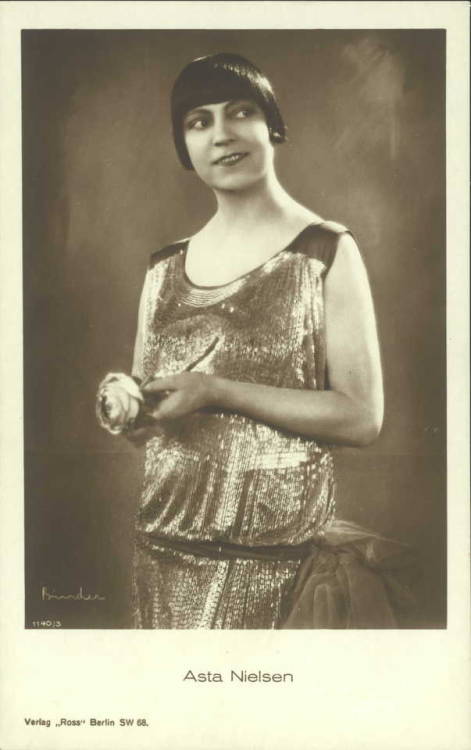 Asta Nielsen fotograferet af Alexander Binder, i 1920'erne.