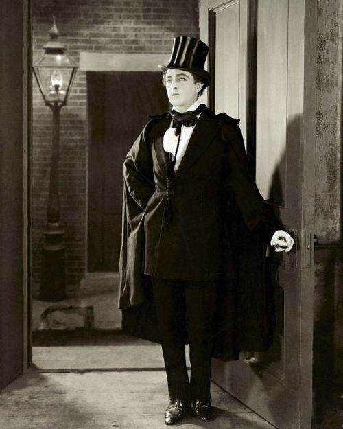 missholson: John S. Robertson: Dr. Jekyll and Mr. Hyde (1920)John Barrymore as Dr. Henry Jekyll.