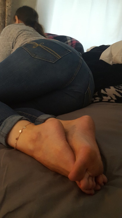 aehotties: myprettywifesfeet:  myprettywifesfeet: A very sexy candid one of my pretty wifes beautifu