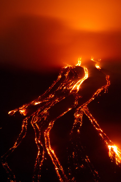 fallentes:  (via 500px / Lava Flow on Etna by Andrea Campo)