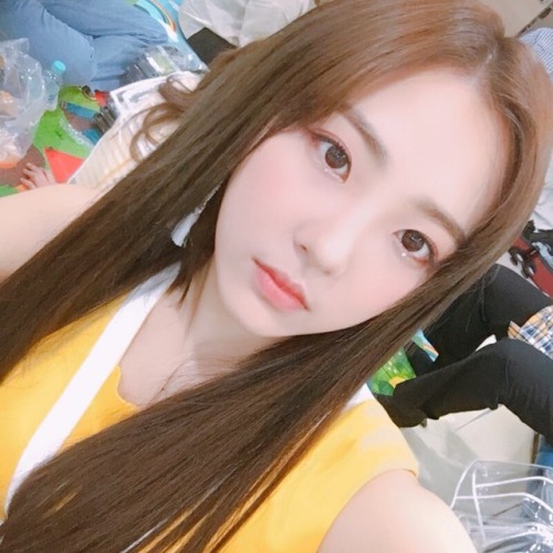 itselris: 180703 @HUNUS_ELRIS Twitter Update #HyeseongYesterday’s yellow Hyeseonie-!Please don