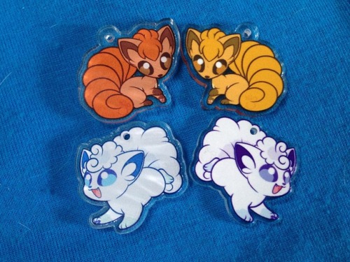 goldmouse:  Double-Sided 1″ Acrylic Vulpix and Ninetales Charms Available on Etsy!! These char