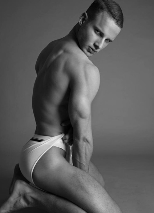 lesguys:  Quincy Currie by Marco Ovando