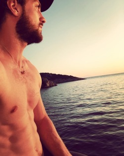 fuertecito: Aaron Taylor-Johnson on Instagram