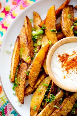 vegan-yums:  Spicy potato wedges with lime