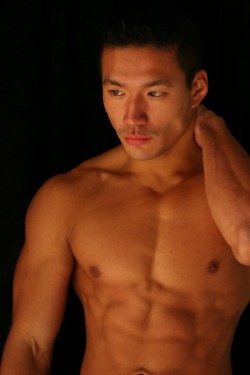 singa61:  Only Asians http://singa61.tumblr.com/  KEVIN KREIDER his body so sexy KEVIN KREIDER是個很性感的男人  