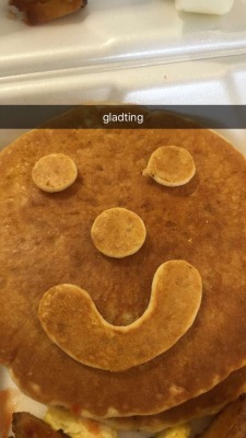 followmyid:  puffsaddy:  i like to play with my food sometimes.  Why though?