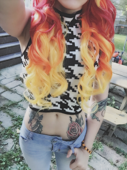 fallxasleep:  nintendo-mermaid:  Spoopy time is almost here. I’m so happy I can wear all my autumn clothing and wear autumn colors and be happy in the chilly air.  ☾ TATTOO BLOG HERE ☽ 