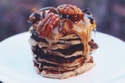 teenshealthandfitness:  avocadomousse:  Sunday Morning Banana Pancakes Banana Pancakes:1 banana1 eggdash of cinnamon&frac14; tsp baking powderOptionally: chopped nuts, dates, 3 Tbsp oatsBlend banana and egg, add cinnamon and baking powder. Mix and fry