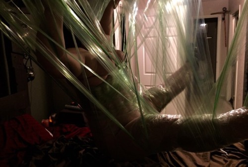 mischievous-midnight:Fun with Saran Wrap