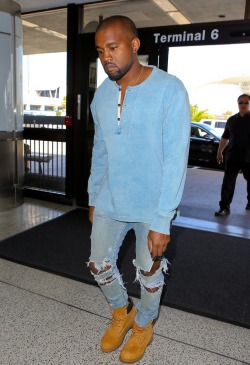 kimkanyekimye:  Kanye arriving at LAX earlier