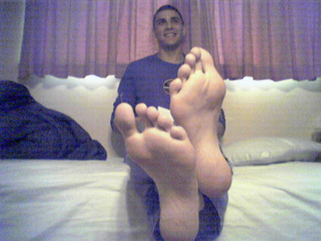 captain-guy-feet:  jamestmedak:  Dorm room deviousness. This guy turned into a campus