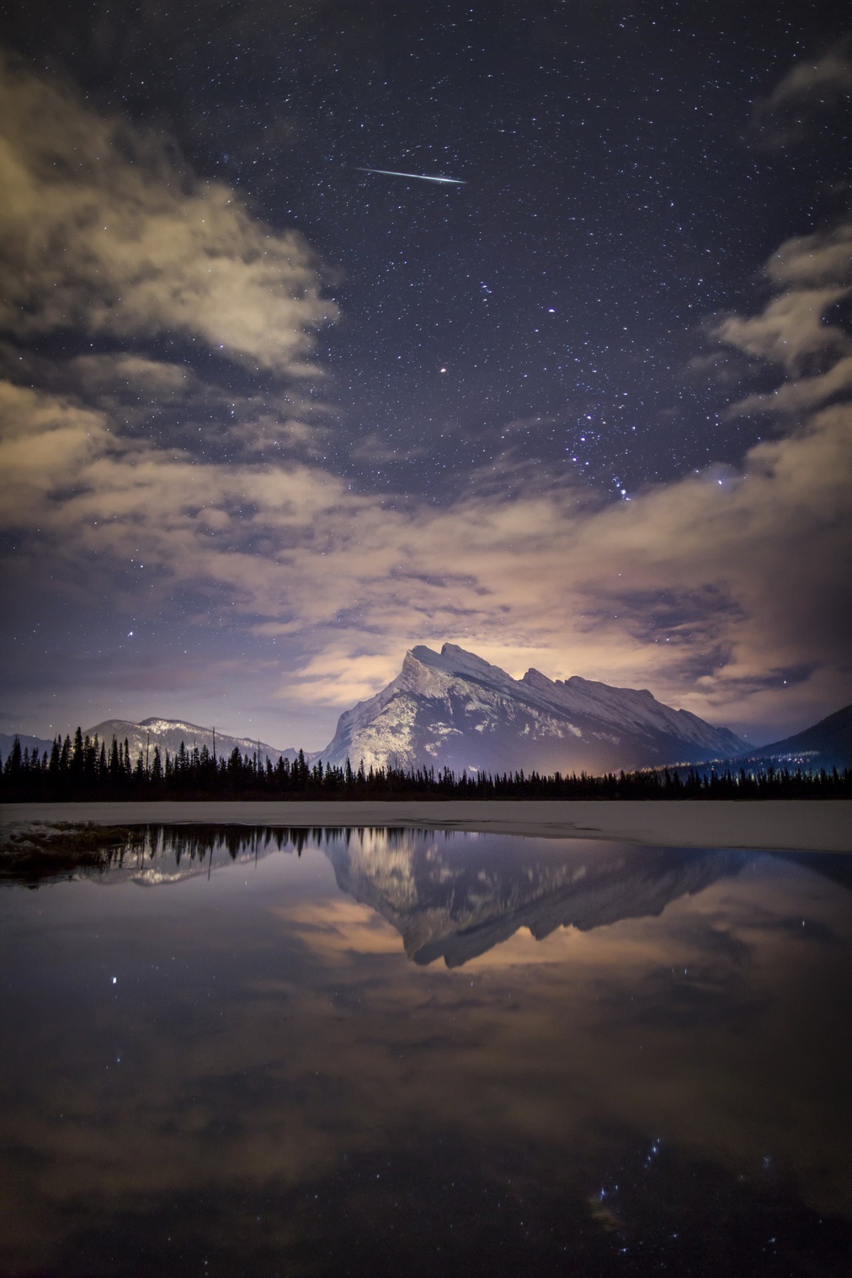 alecsgrg:  Night blaze | ( by Paul Zizka ) 