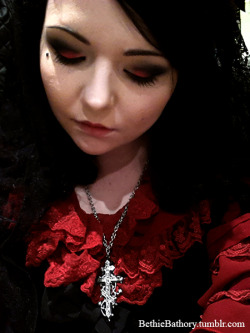 bethiebathory:  I went to see the northern ballet production of Dracula last weekend and it was beautiful~ I didn’t get any full outfit shots unfortunately because it was too dark, but i took some OTT goth selfies instead 