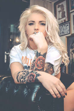 ilovetattoedpeople: Follow me ILTP  