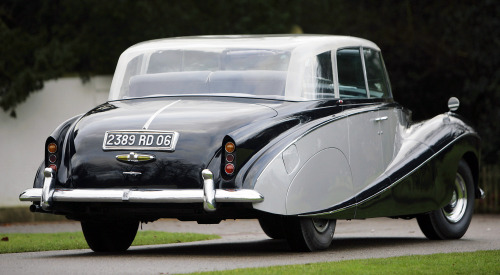 carsthatnevermadeitetc:  Rolls-Royce Silver porn pictures