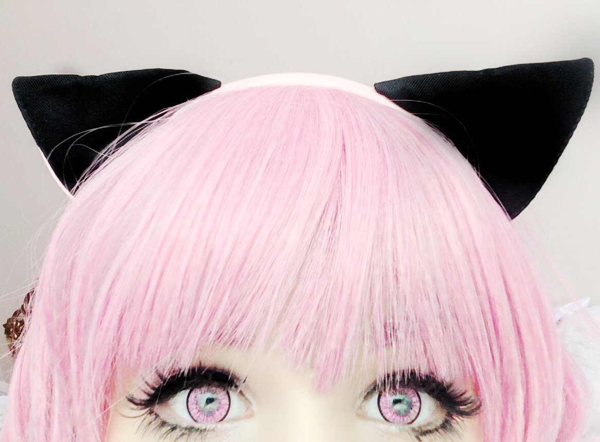 eikkibunny:  peeking