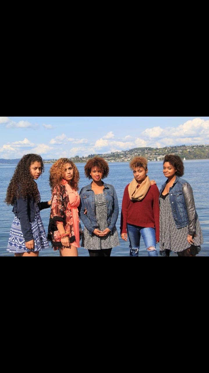 kahlil-themulattoassassin:  jaysaj97:  Black girls rock , natural hair 😍😍 cousins