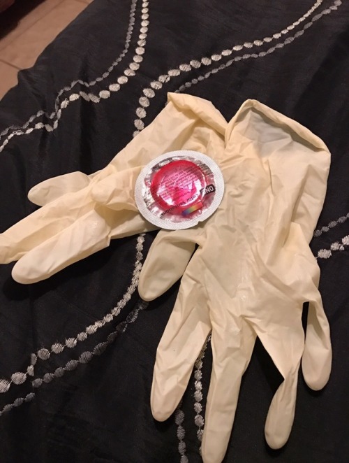 https://gloveslover.tumblr.com/post/159118204808