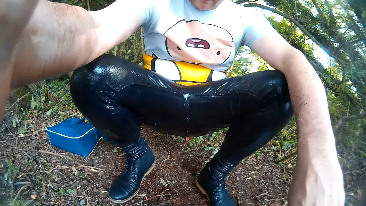 wetandwee:Pissed myself then walked into a lake. Had to be done.