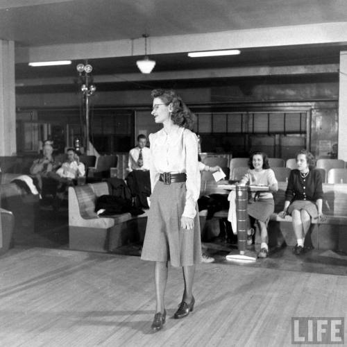 Let’s go bowling(Ralph Morse. 1948)